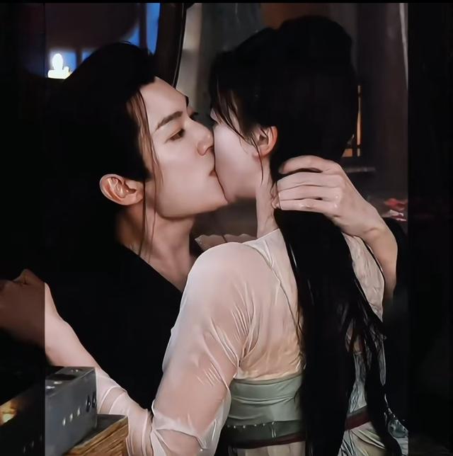 刘学义:浴场吻戏,别人看很浪漫,是我脚在下面踩着她,很累