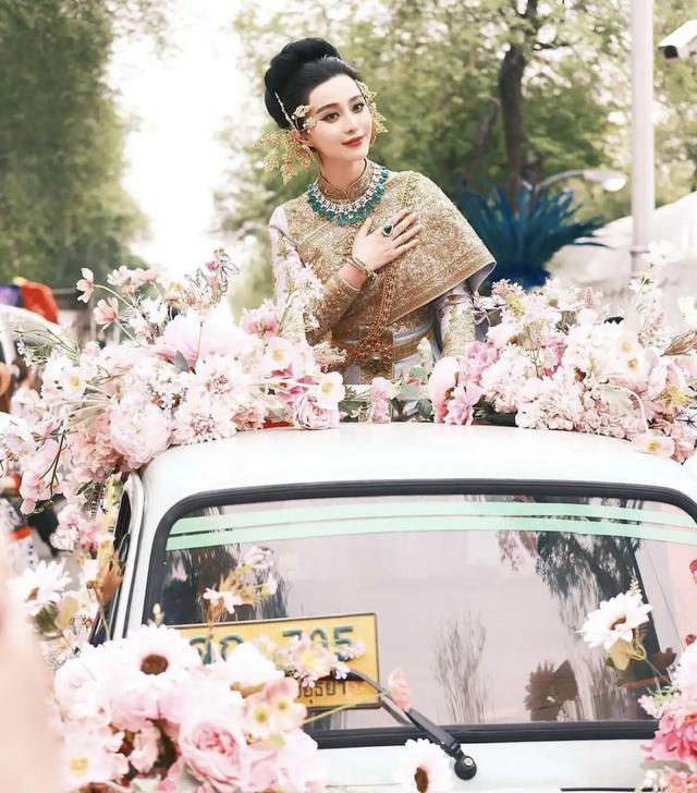 封禁2年后,李易峰近照曝光,低头认错,求神拜佛