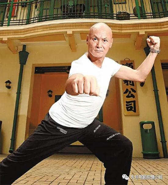 刘家辉中风10年露面,轮椅代步,败给成龙的《醉拳3》令人叹息