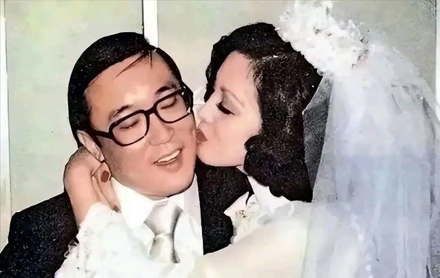 何丽丽:家族风云中的坚韧玫瑰
