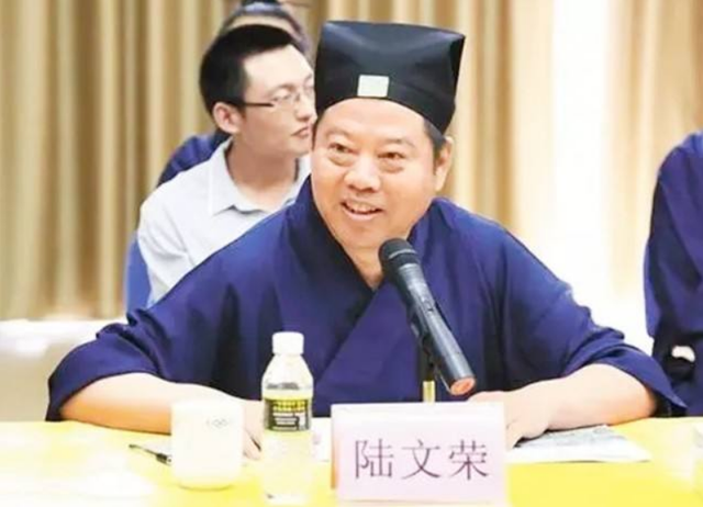 19年被绑架的陆万祯有多壕?道长父亲3.75亿包山头,母亲15家公司