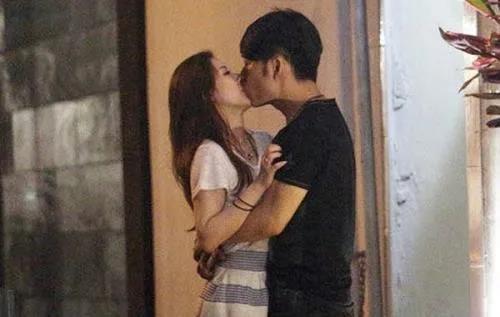 恋上51岁已婚大叔,32岁的香港女星当街失态,为爱着了魔?
