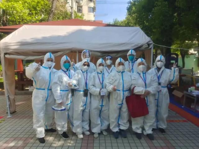 柔肩担重任,绿化市容女志愿者展现巾帼力量→