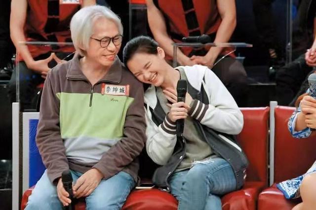 爷孙恋现状:两人已经住在一起,余生相依为命,正在考虑要孩子
