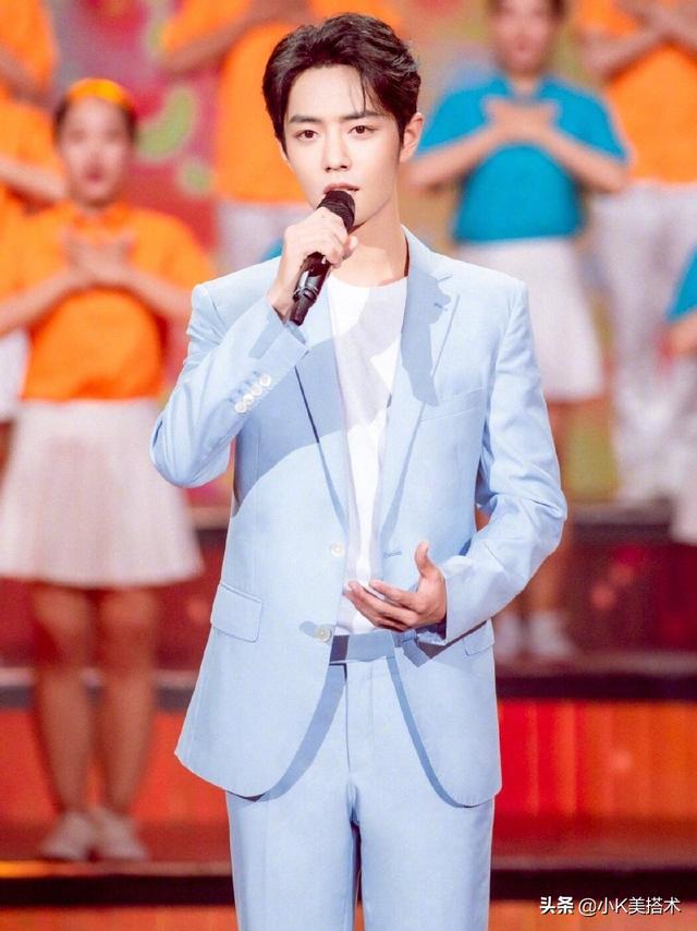 范丞丞和肖战,都是183cm,同穿一身蓝色西装,气场却大不一样