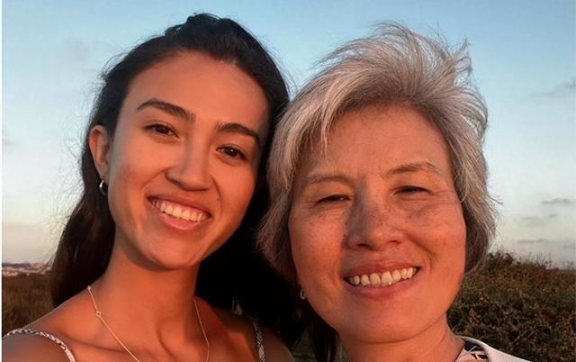 这一次,以色列籍女子诺雅和她的母亲李春红,被网友扒了个底朝天