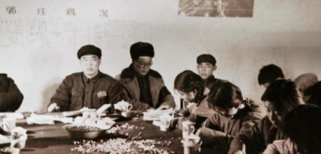 1983年遭开除党籍的前安徽省委书记,晚年隐居果园守护果树!