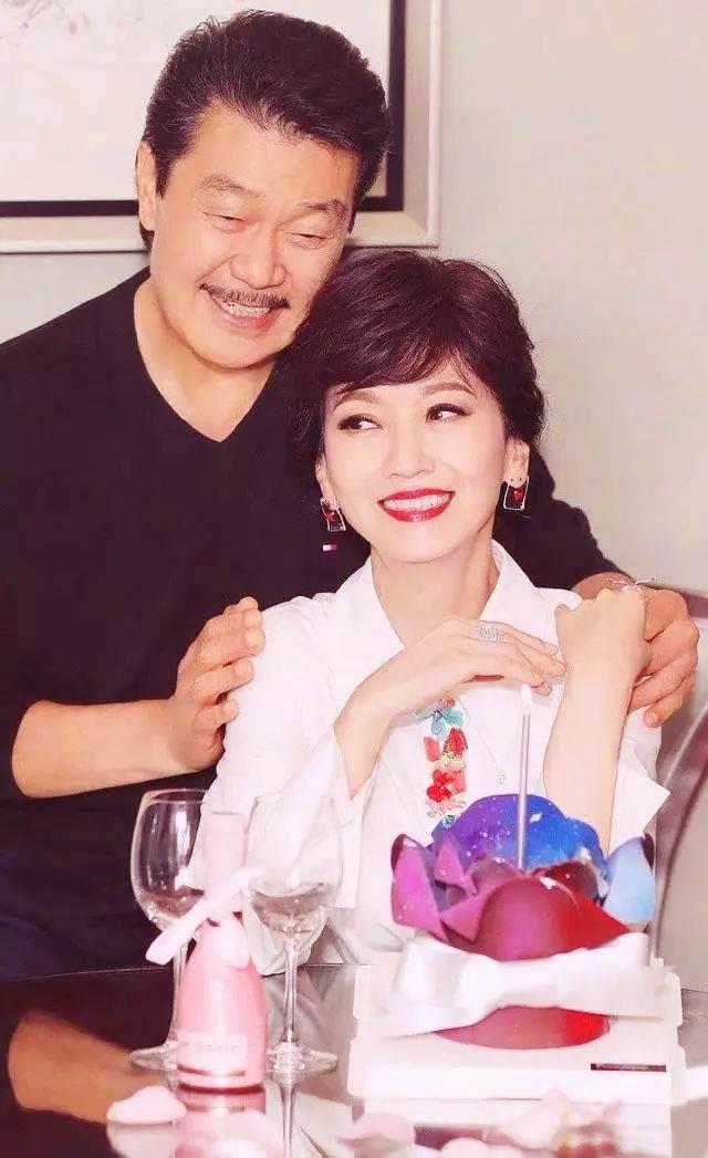 红极一时赵雅芝:带着两个儿子再婚,将丈夫当男朋友让我一生幸福