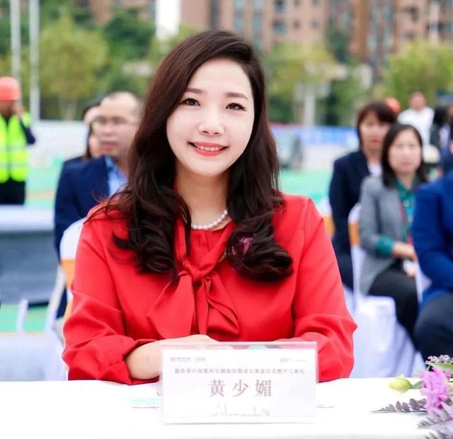 55岁女总裁豪掷5000万买下自家公司豪宅！曾“火线”上任，年薪超千万