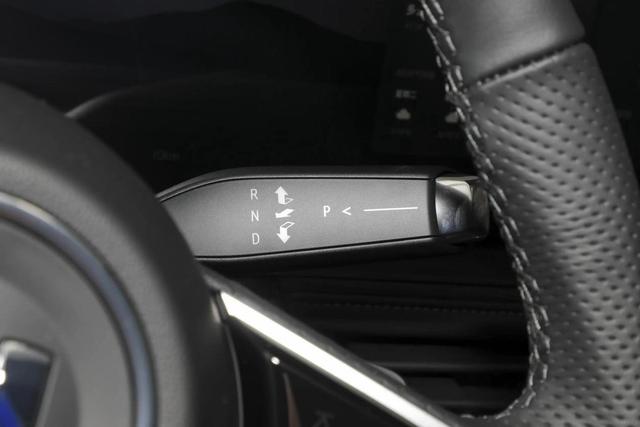 合资B+级车仅15.99万,车长近5米,标配2.0T+9AT,详解别克君越