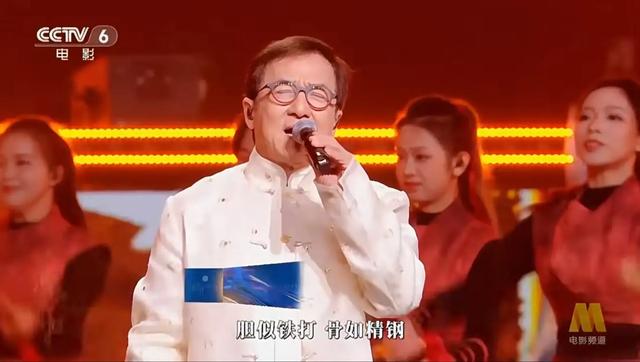 大湾区这夜,70岁成龙唱歌抢拍真尴尬,樊振东忘关麦乱说话丢大人