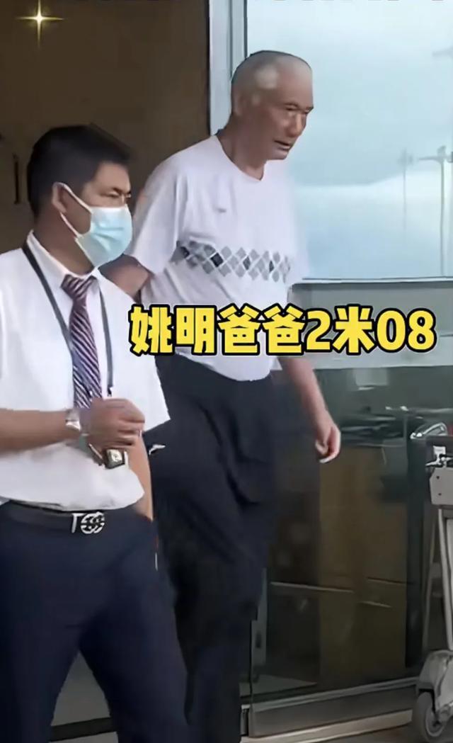 姚明家族亮相阿布扎比,15岁女儿身高超妈,篮球新星崛起?