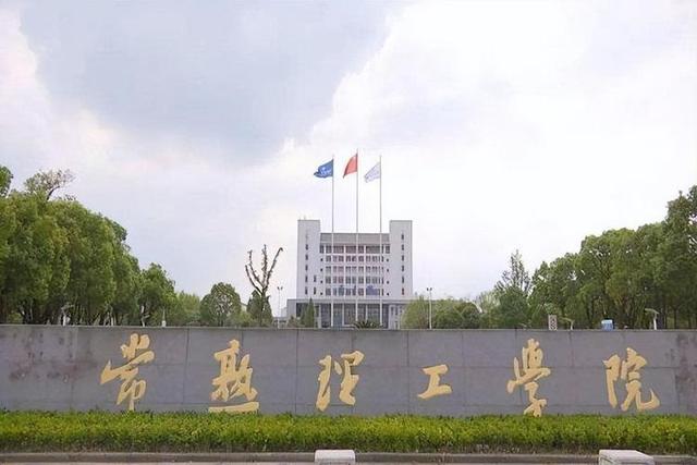 17岁中专生姜萍出圈,没人注意第345名的何金银,传闻是个外卖员