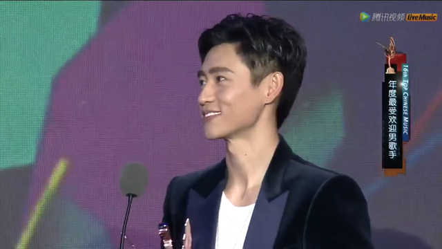 160409 魏晨演绎杀人狂版乔燃 收获“年度最受欢迎男歌手”奖