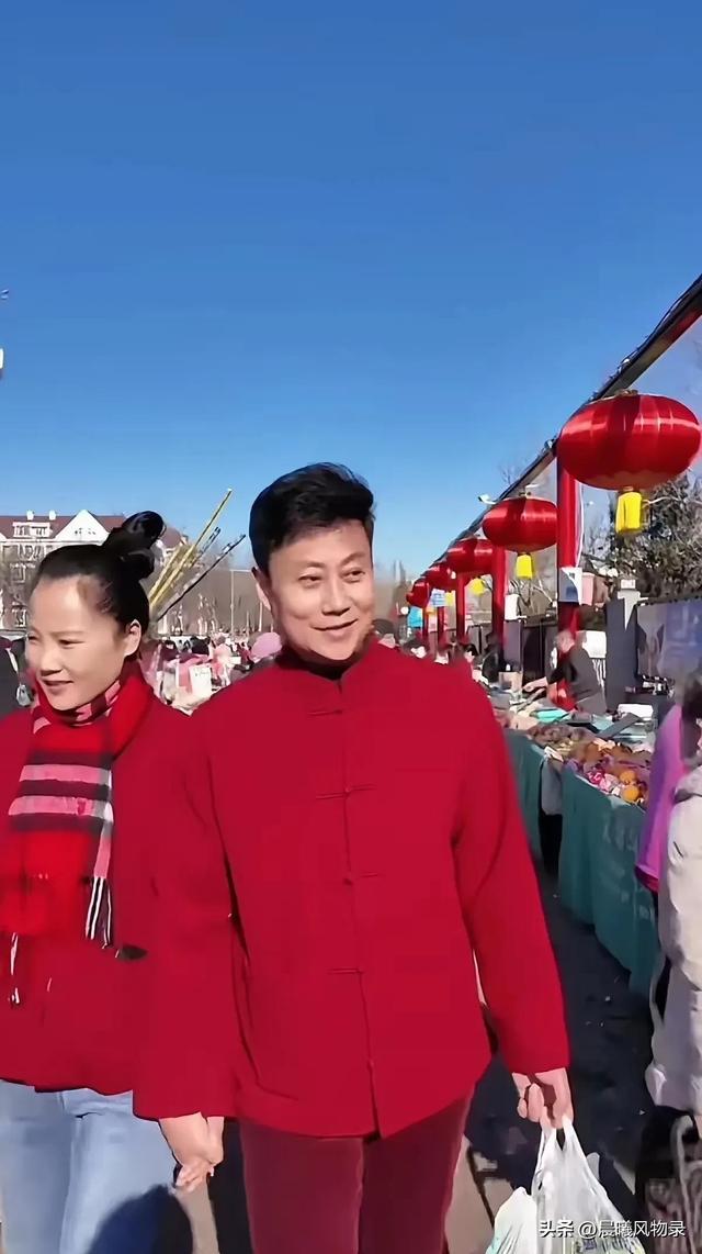 耿为华携新婚娇妻甜蜜回乡过年：幸福溢于言表，羡煞旁人