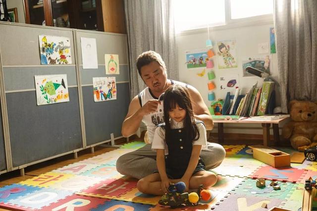 奇幻喜剧电影片《奇妙幽灵》由马东锡、金英光和李瑜瑛担任主演