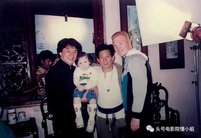 刘家辉中风10年露面,轮椅代步,败给成龙的《醉拳3》令人叹息