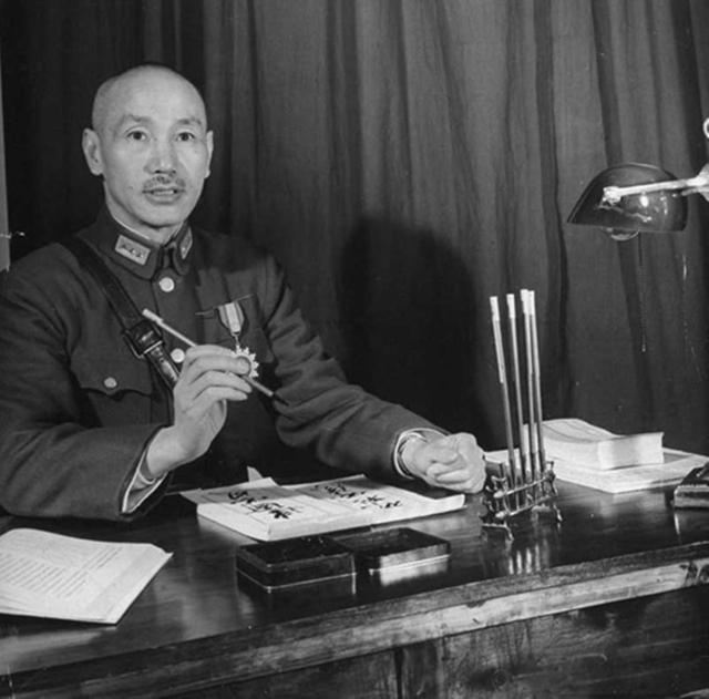 女匪韦秀英:盘踞大山无恶不作,指示部下奸污女学生,下场如何?