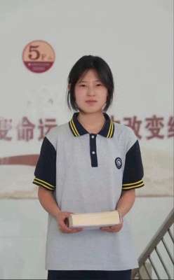 何金银(17岁中专生姜萍出圈，没人注意第345名的何金银，传闻是个外卖员)