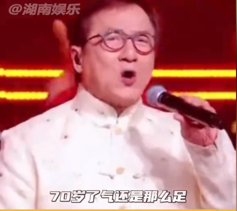 大湾区这夜,70岁成龙唱歌抢拍真尴尬,樊振东忘关麦乱说话丢大人