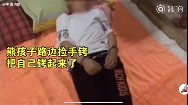 34楼“趴墙走”众人捏把汗 网友：欢迎收看“倒霉熊”暑假系列