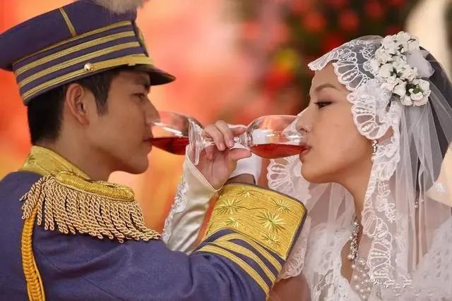 回看《来不及说我爱你》:乱世中的婚姻三人行,虐心的他与她及她
