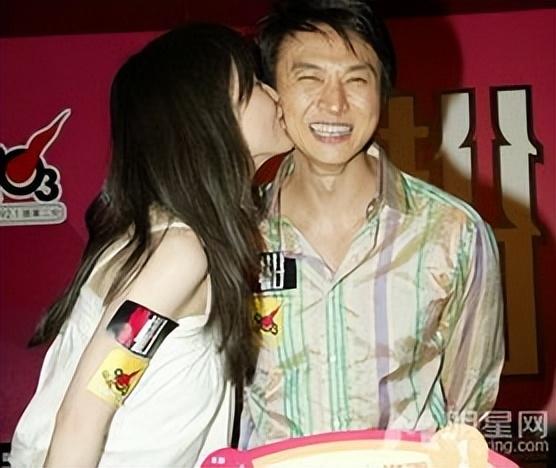 周慧敏:与倪震结婚14年,却被传净身出户,如今婚姻状况如何了?