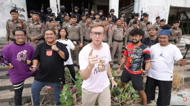 烂尾楼里遛警察,公交车上拍黄片!在泰作死中美网红谁更胜一筹?