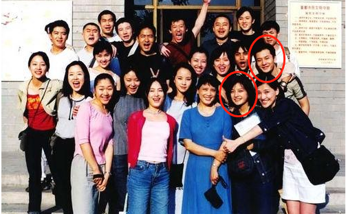 “天使宝宝”上位记,果然与“黄教主”的混乱情史很般配