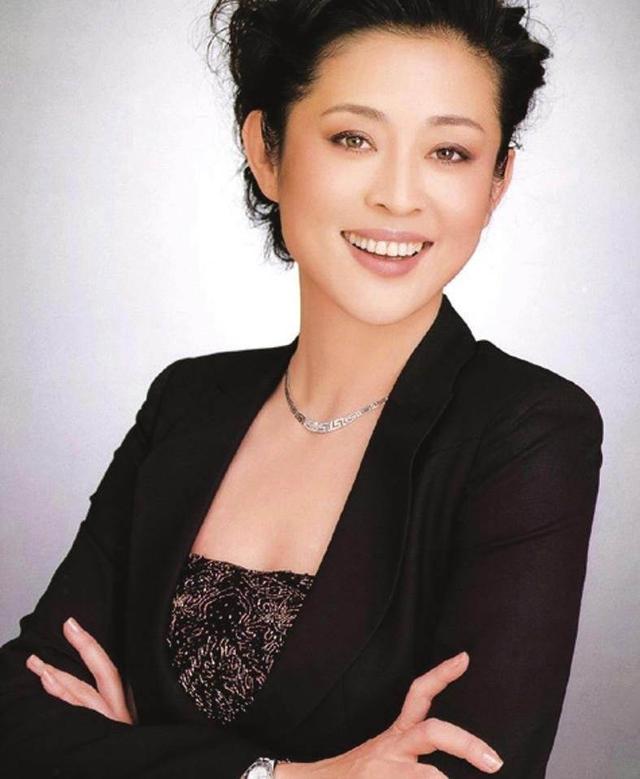 1996年,陈凯歌对倪萍说:你是好女孩,但她怀孕了,转身就娶陈红