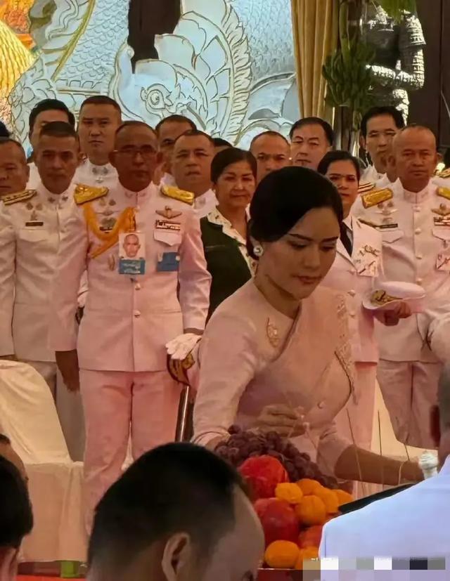 泰国王室《甄嬛传》继续演绎,贵妃诗妮娜诞下小公主,获新赐名妠