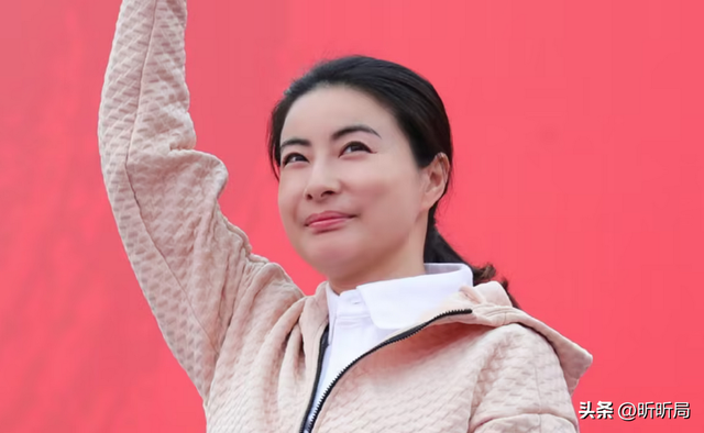 看清楚了郭晶晶的四重身份后,终于明白霍启刚为何非她不娶了