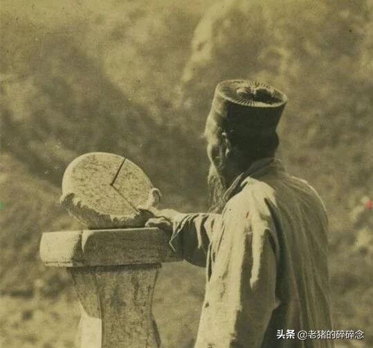 清末道士老照片，个个仙风道骨，图很像西游记里的百眼魔君