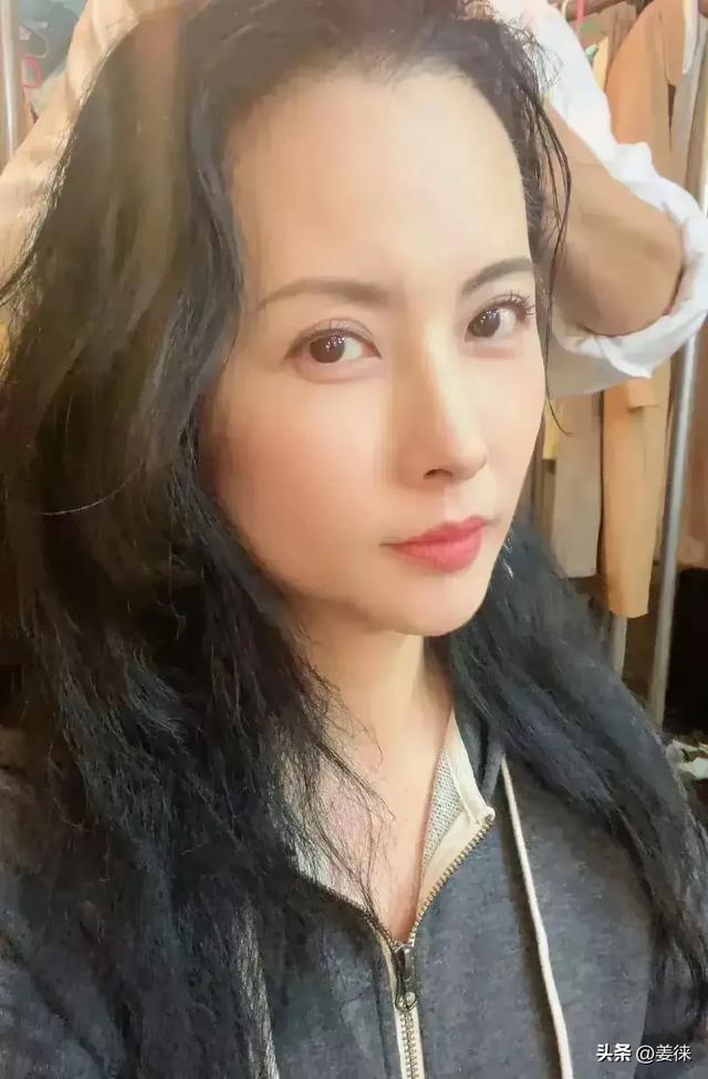 与田亮离婚后,独自陪儿子长大,如今苦尽甘来