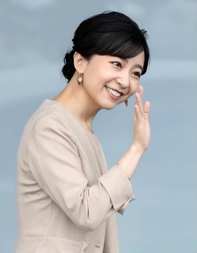 日本皇室姐妹花:佳子公主漂亮30岁未嫁,爱子公主无缘皇位反被困