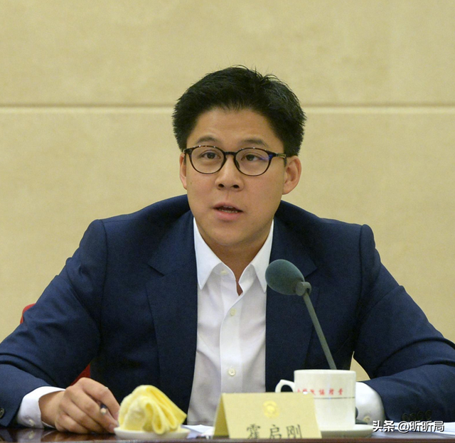 看清楚了郭晶晶的四重身份后,终于明白霍启刚为何非她不娶了