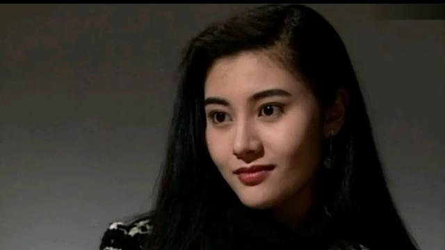 李嘉欣的豪门传奇：生育抉择与人生智慧