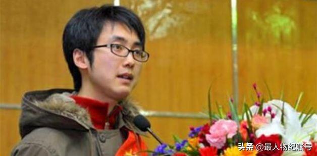 17年前,背母上大学的刘霆,后来变性成为女人,如今怎么样了?