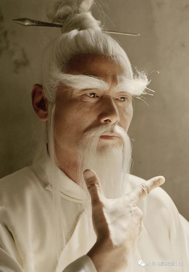 刘家辉中风10年露面,轮椅代步,败给成龙的《醉拳3》令人叹息