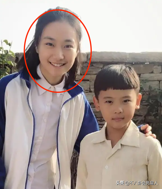 昙花一现的明星家属,靠姐姐出道,自己却没真本事,只能被淘汰