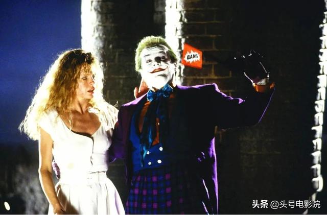 4万美元起拍,最丑蝙蝠侠战袍拍卖!男主角嫌弃,胸部凸起被嘲笑