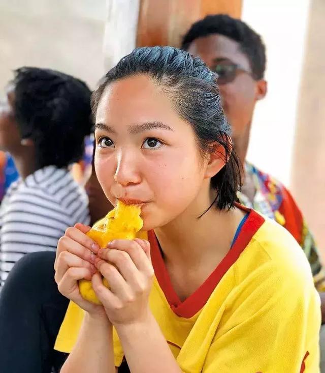 林青霞18岁女儿素颜照曝光,被夸像妈妈!马上有网友不同意了