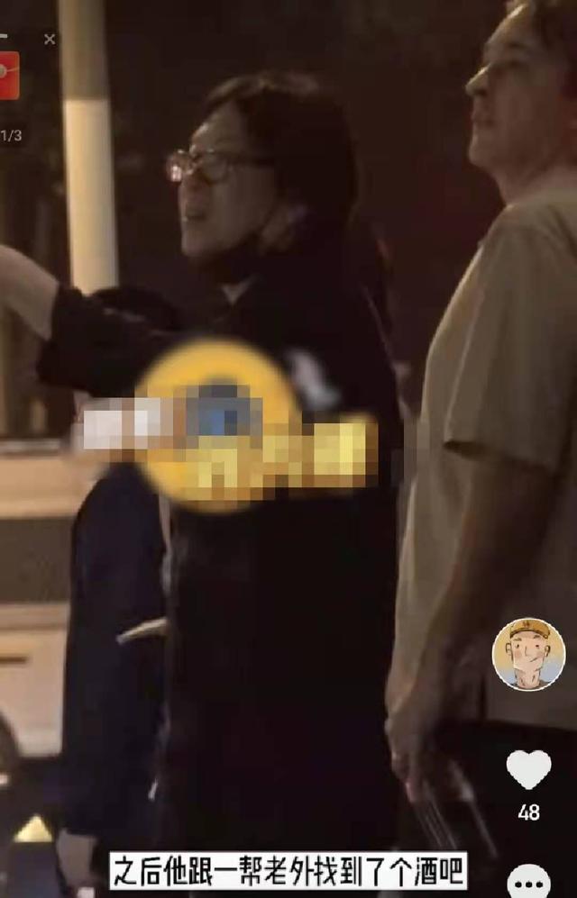 高晓松暴瘦26斤后现身街头,脸部松垮气色差,被指减肥后脱发严重