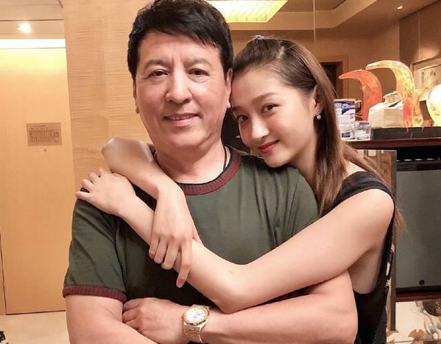 看了邱淑贞、毛阿敏、汪峰这些明星的女儿,才发现遗传是门玄学