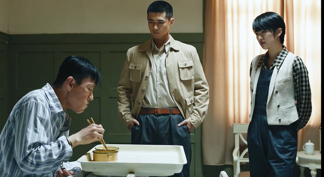 《暗夜与黎明》老默哭了,尊敬十年的恩人,竟是自己的仇人
