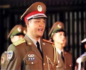 香港1997(1997年我军坚持提前2小时进驻香港，中央：英军撤离暴露重大隐患)