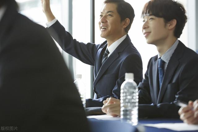如何给员工戴高帽?把功劳、荣誉留给下属,让他无法拒绝工作