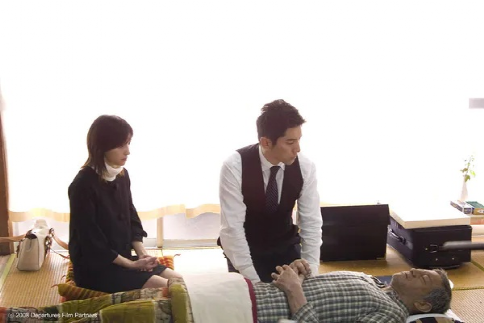 时隔12年,重看《入殓师》4K修复版,奥斯卡奖拿得实至名归