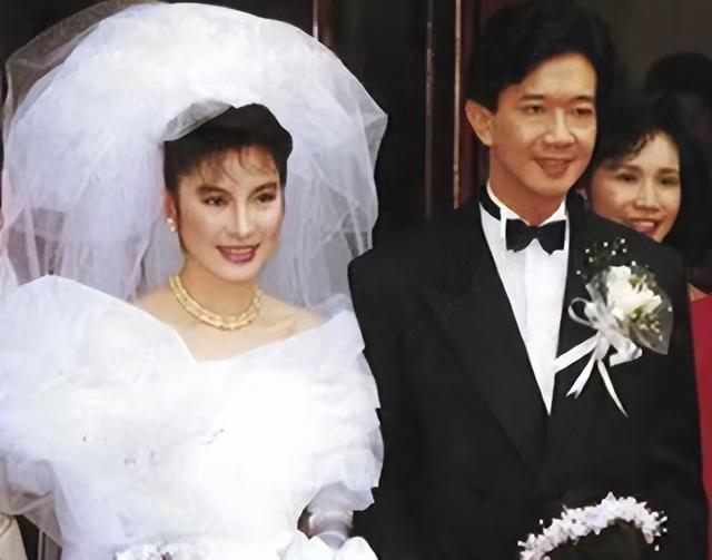 杨紫琼和77岁富豪正式结婚!结束19年爱情长跑,婚礼现场名流如云