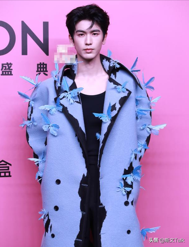 深圳这一夜,赵露思、林允的胸,虞书欣的臀,都败给了朱珠的深V